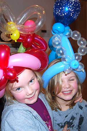 verjaardagsfeest ballonnen hoeden meisjes