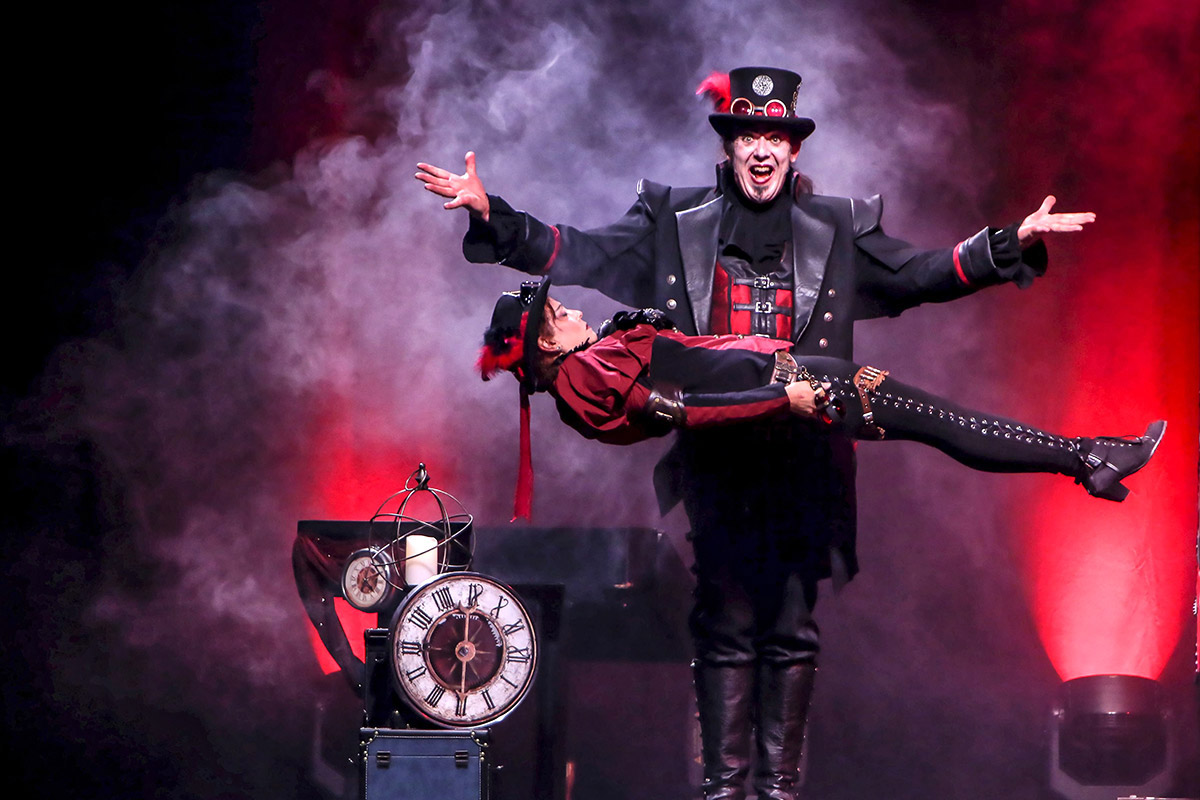 illusionist steampunk halloween walibi